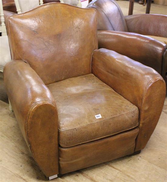 Leather club chair(-)